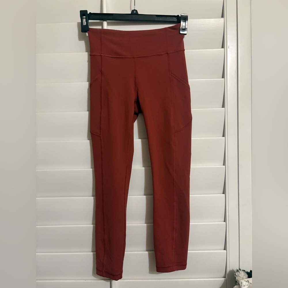 SIZE 4 LULULEMON